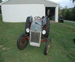 1942 9N FORD TRACTOR