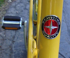 TWO BEAUTIFUL LIKE NEW VINTAGE SCHWINN LADIES & MAN'S CRUISER BICTCLES