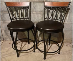 Swivel bar stools
