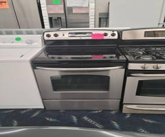 Like New GE Stainless Steel Glass Top Electric Stove With Warranty