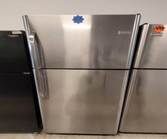 Frigidaire 30in Top Freezer Refrigerator With Icemaker used in good condition wi