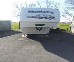 2009 Montana 5th wheel camper