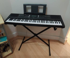 Yamaha electric piano + stand LIKE NEW