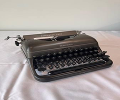 Antique 1930s/40s Remington Rand Typewriter