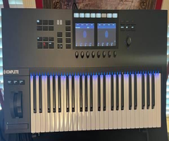 Native Instruments Komplete Kontrol S49 Mk2 Keyboard
