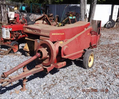 NEW HOLLAND SQUARE BAILER FOR TRACTOR