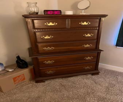 Recliners kitchen items small desk